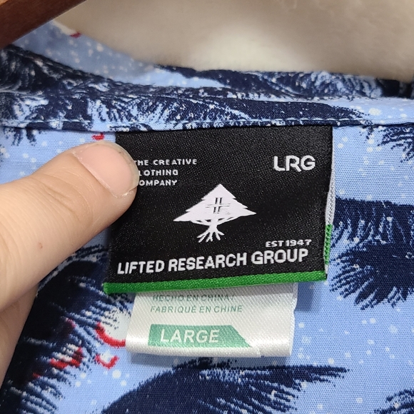 Lifted Research Group Men's Blue Palm Tree Pattern Button Down Shirt Size L - Picture 4 of 4
